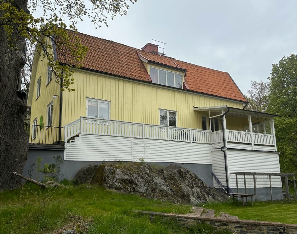 Gul trävilla